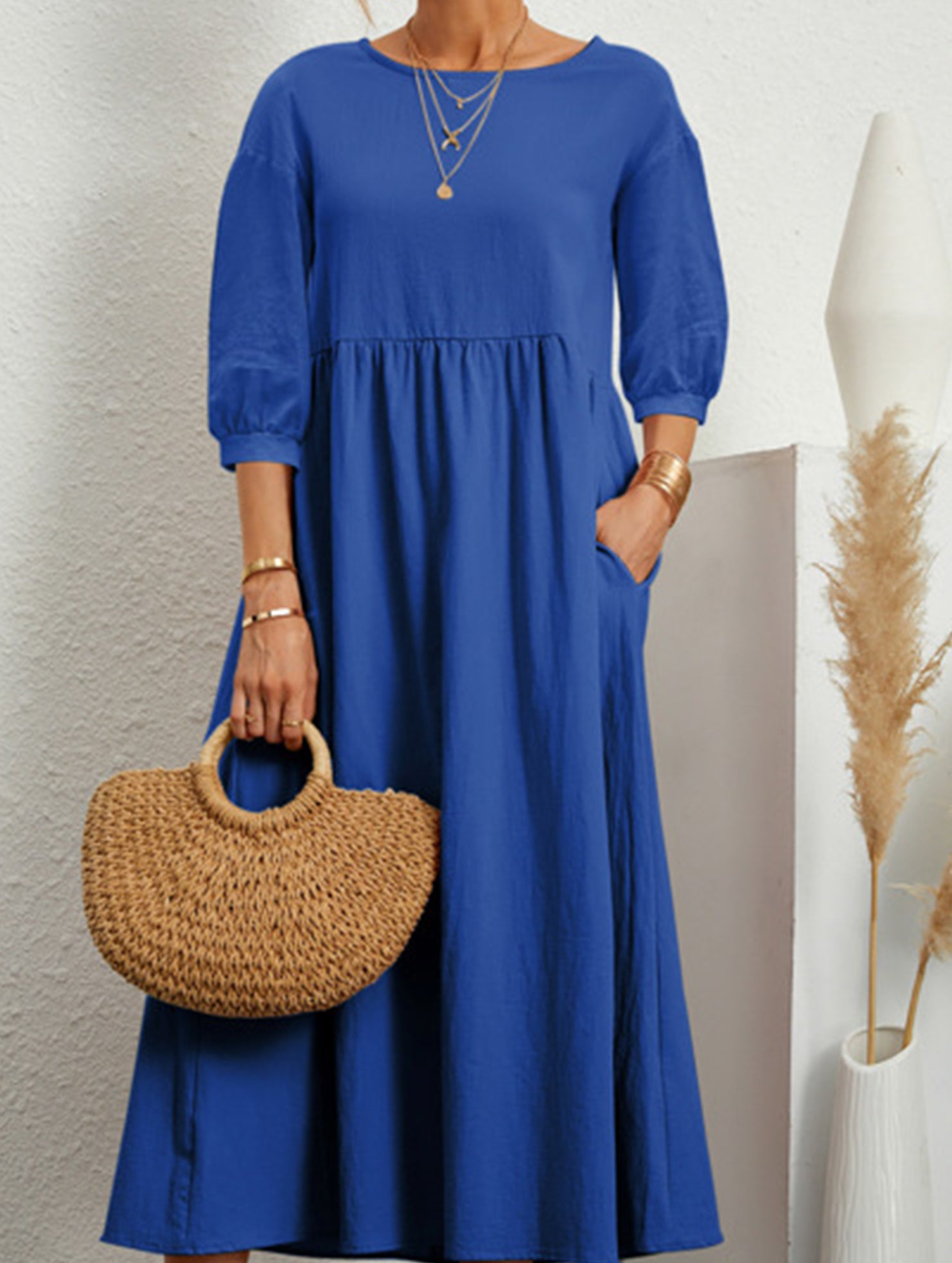 Stylish lantern sleeve loose-fitting dress with pockets