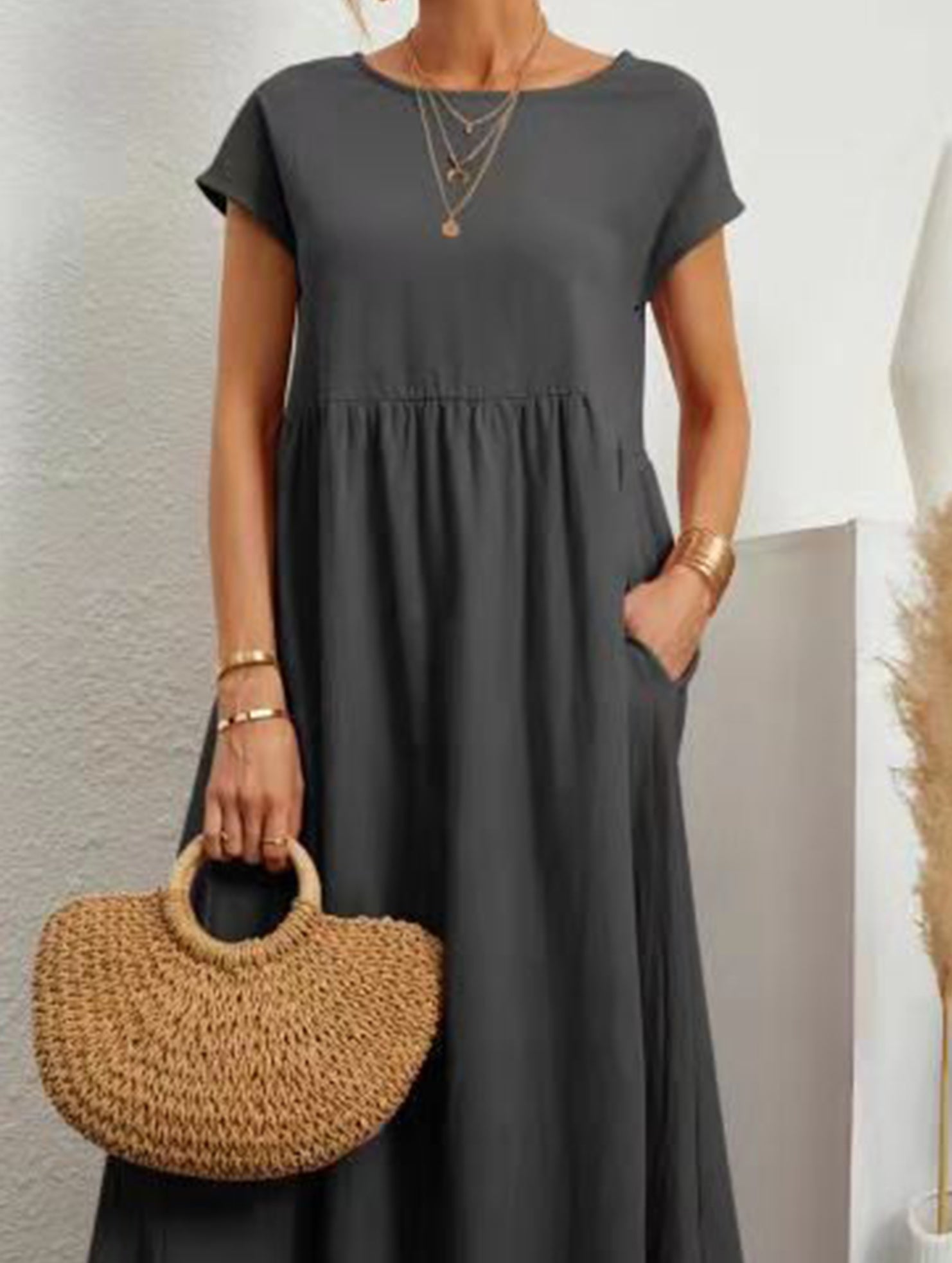Stylish lantern sleeve loose-fitting dress with pockets