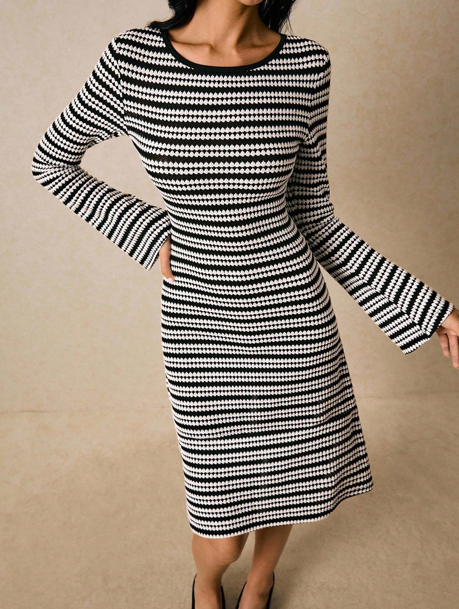 Color-blocked bell-sleeve fitted knit dress for women_CWDMD02221