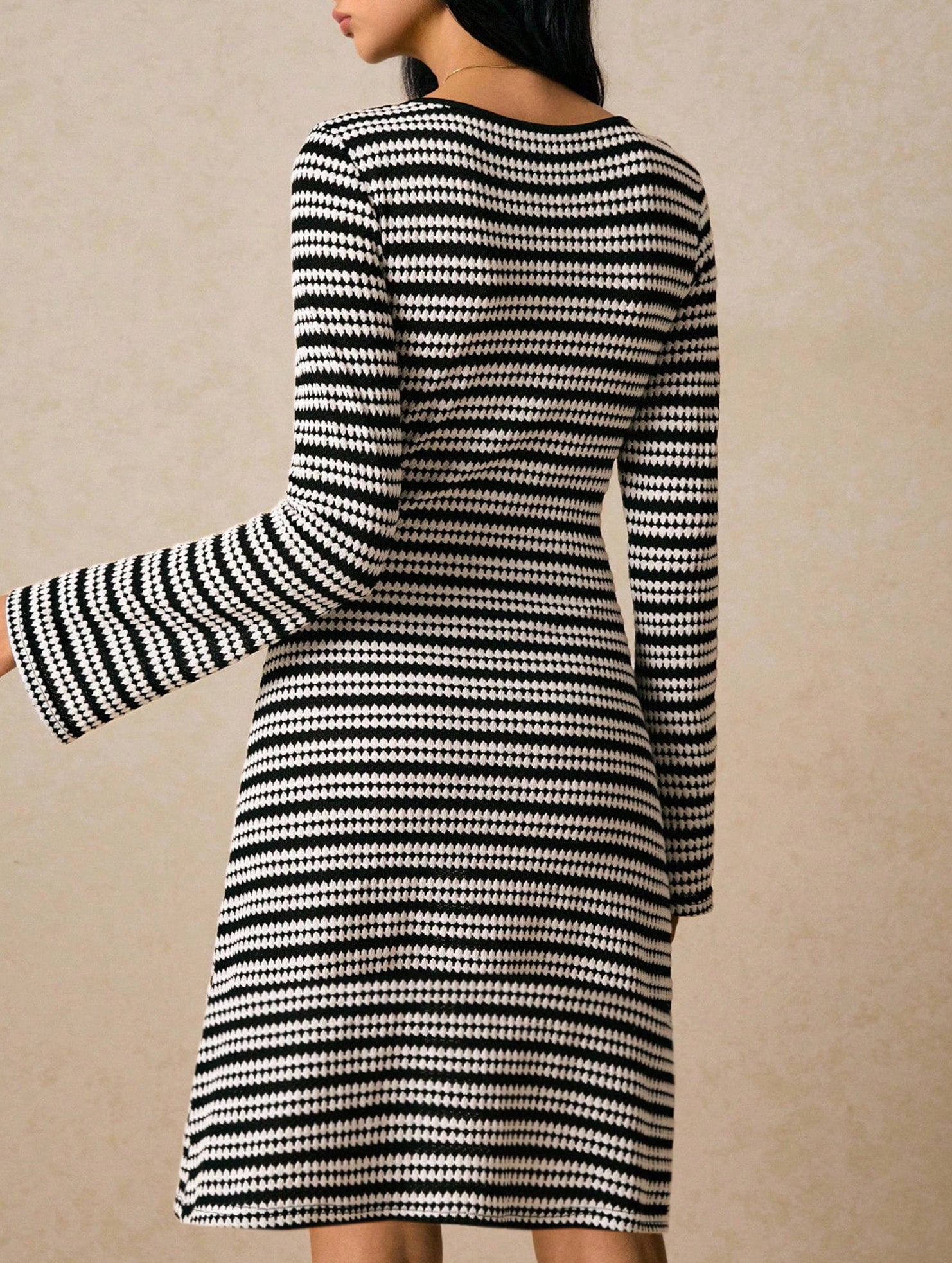 Color-blocked bell-sleeve fitted knit dress for women_CWDMD02221