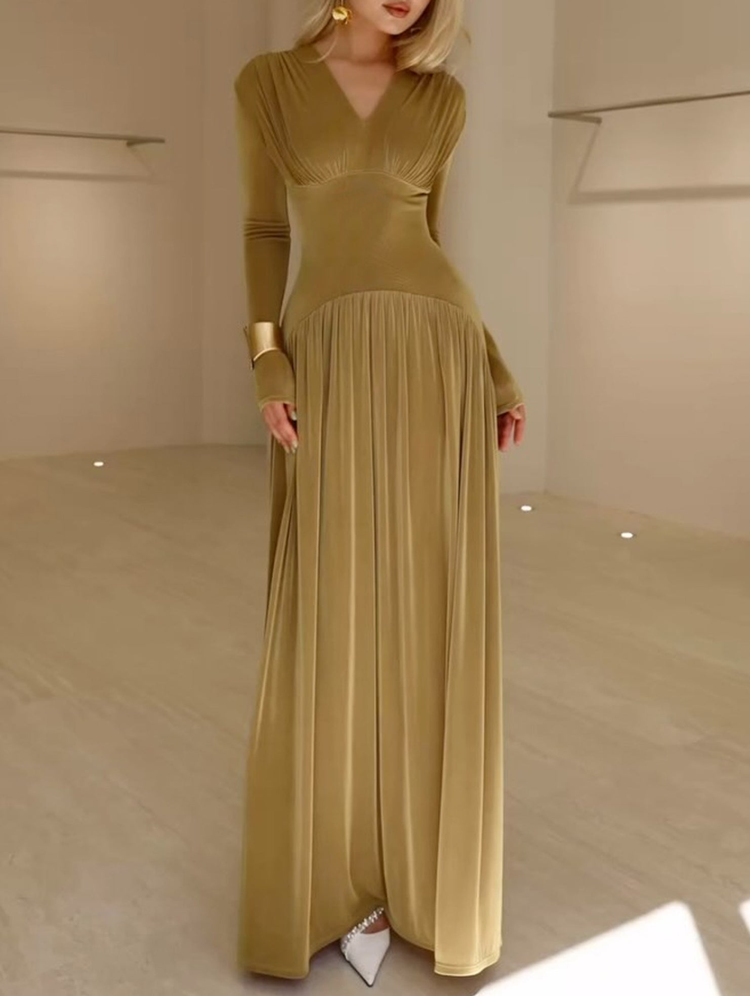 Velvet Shiny Waist Fit Maxi Dress_CWDMD02278