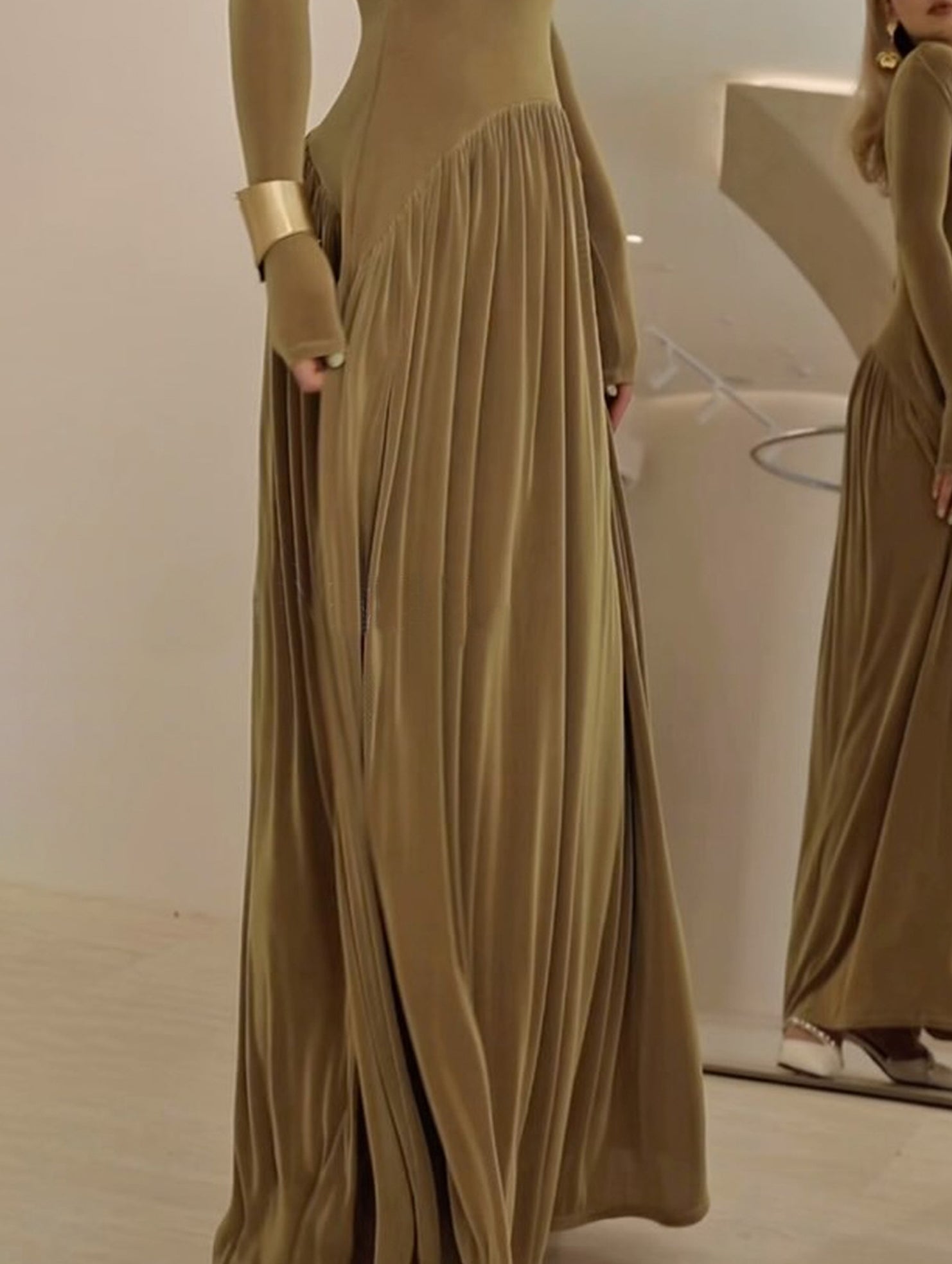 Velvet Shiny Waist Fit Maxi Dress_CWDMD02278