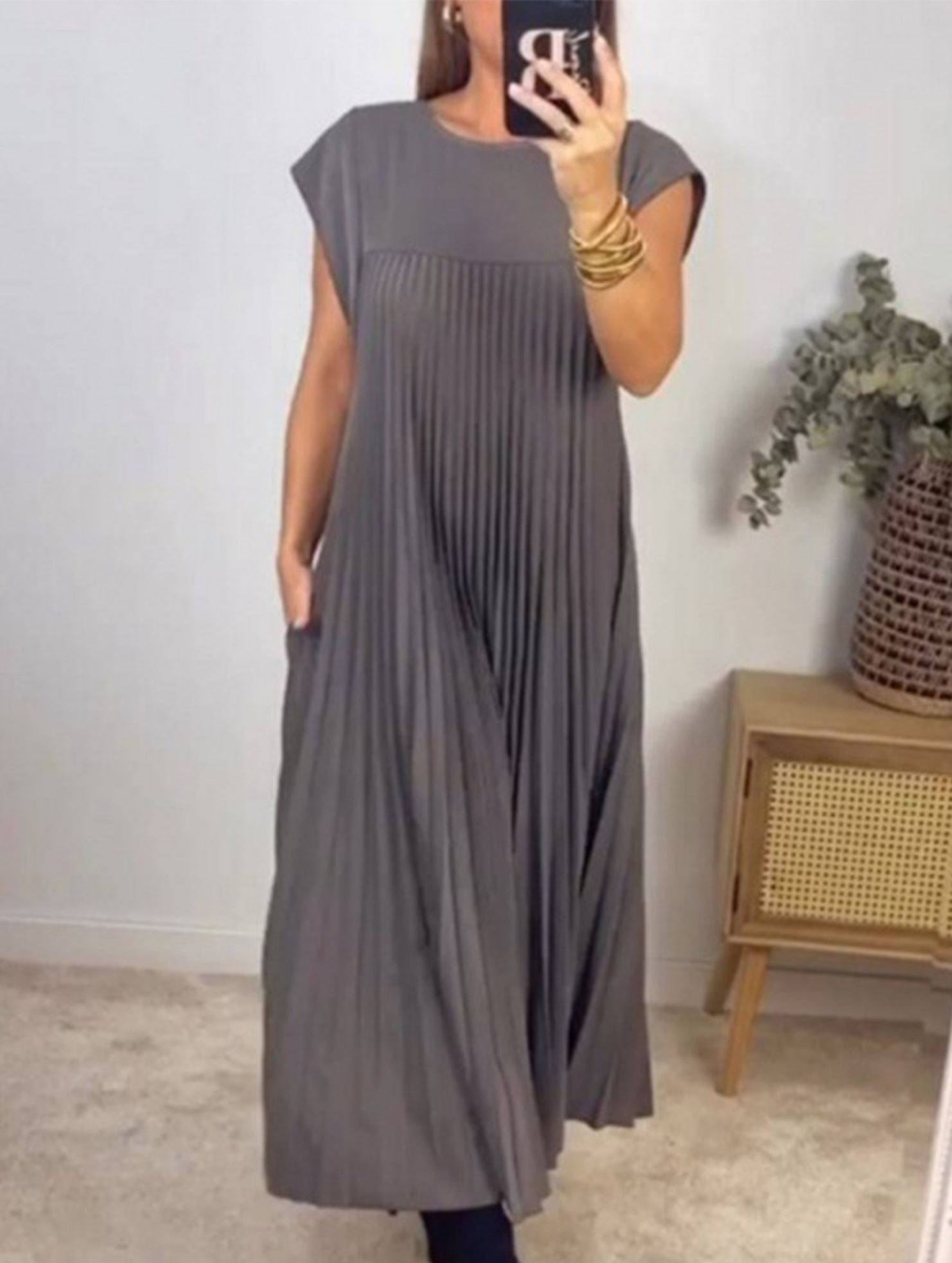 Elegant fashion round neck sleeveless pleated long dress-CWDMD2182