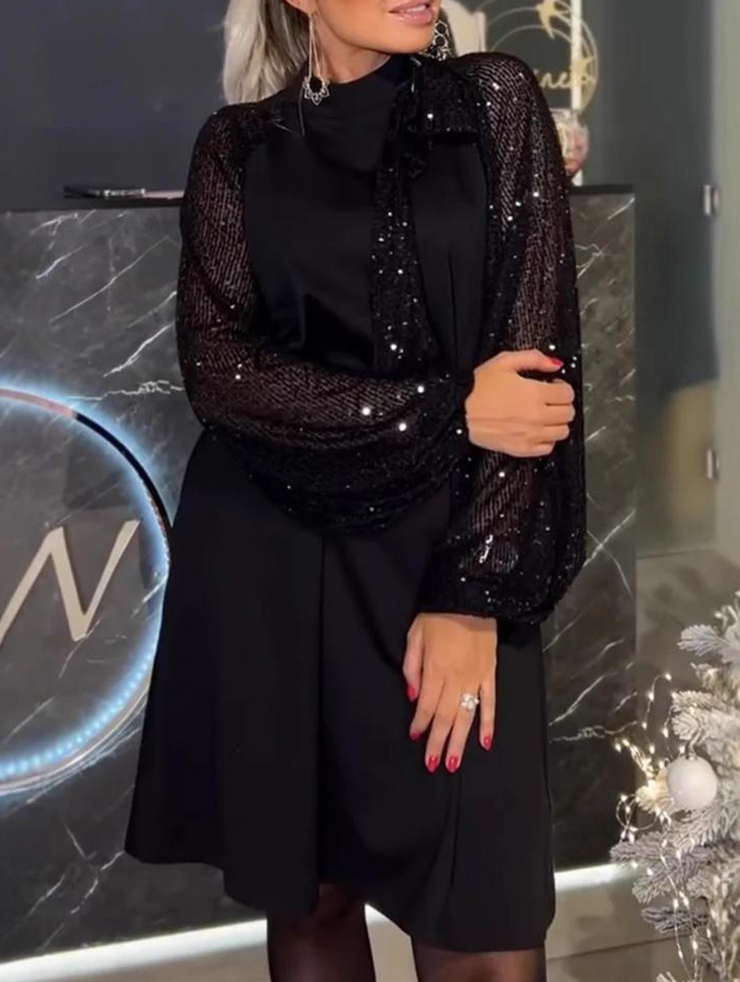 Sweet long-sleeved round-neck sequined skirt