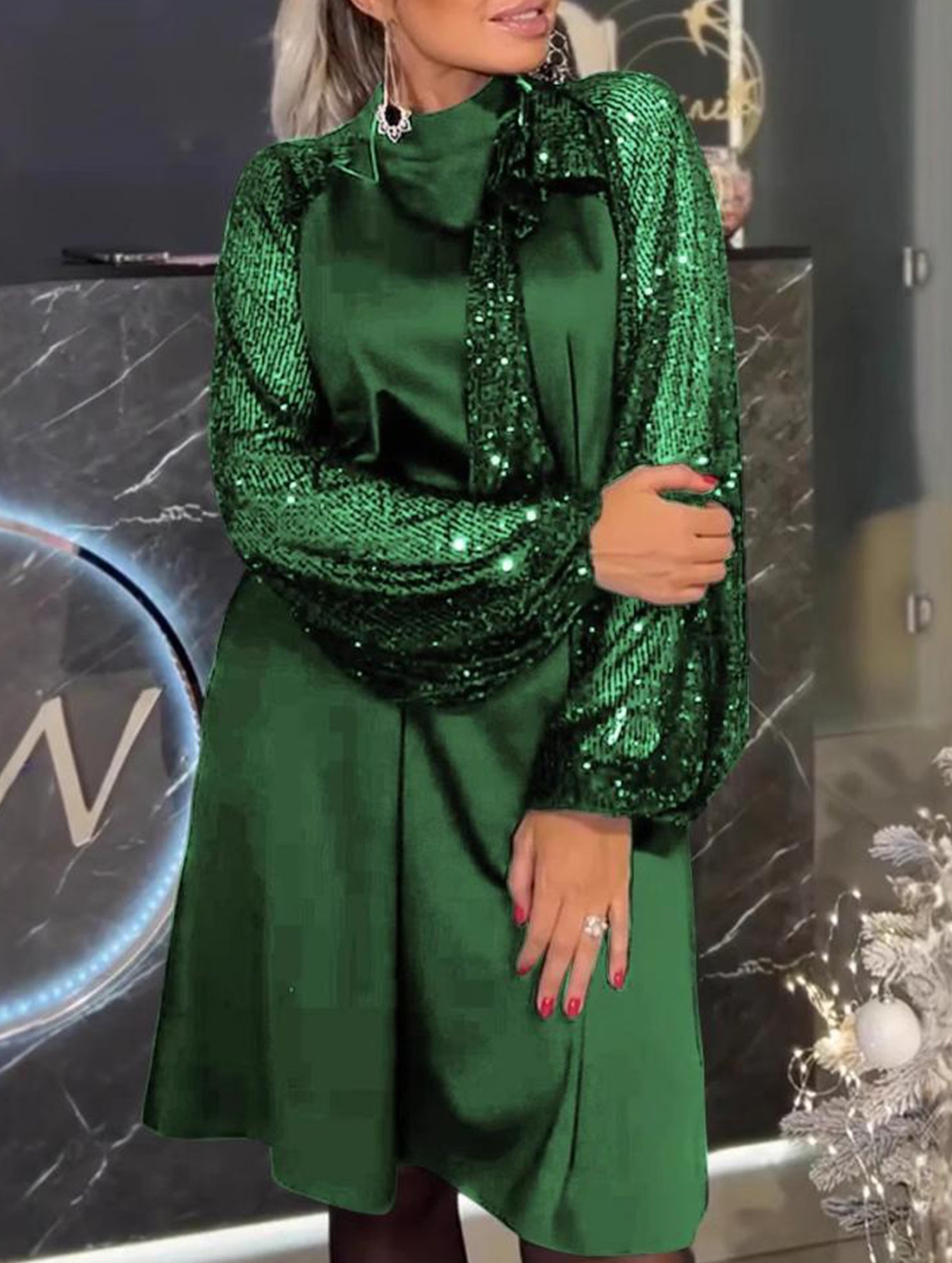 Sweet long-sleeved round-neck sequined skirt