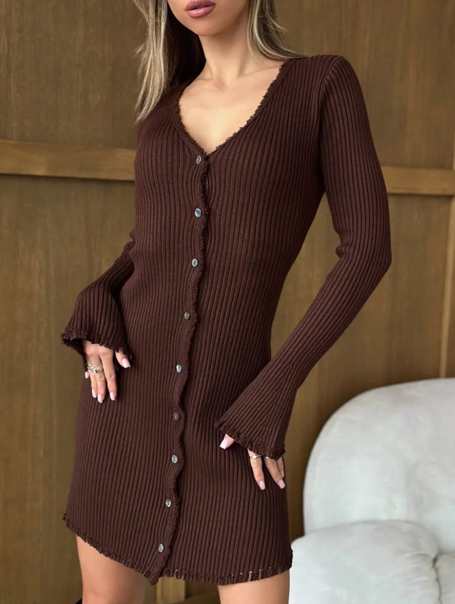 Slim fit flared sleeves raw edge V-neck dress