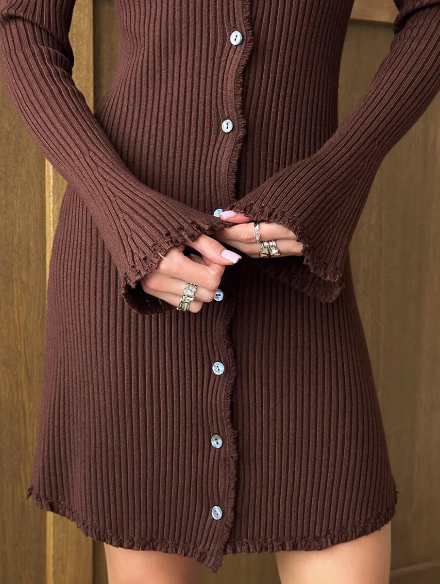 Slim fit flared sleeves raw edge V-neck dress