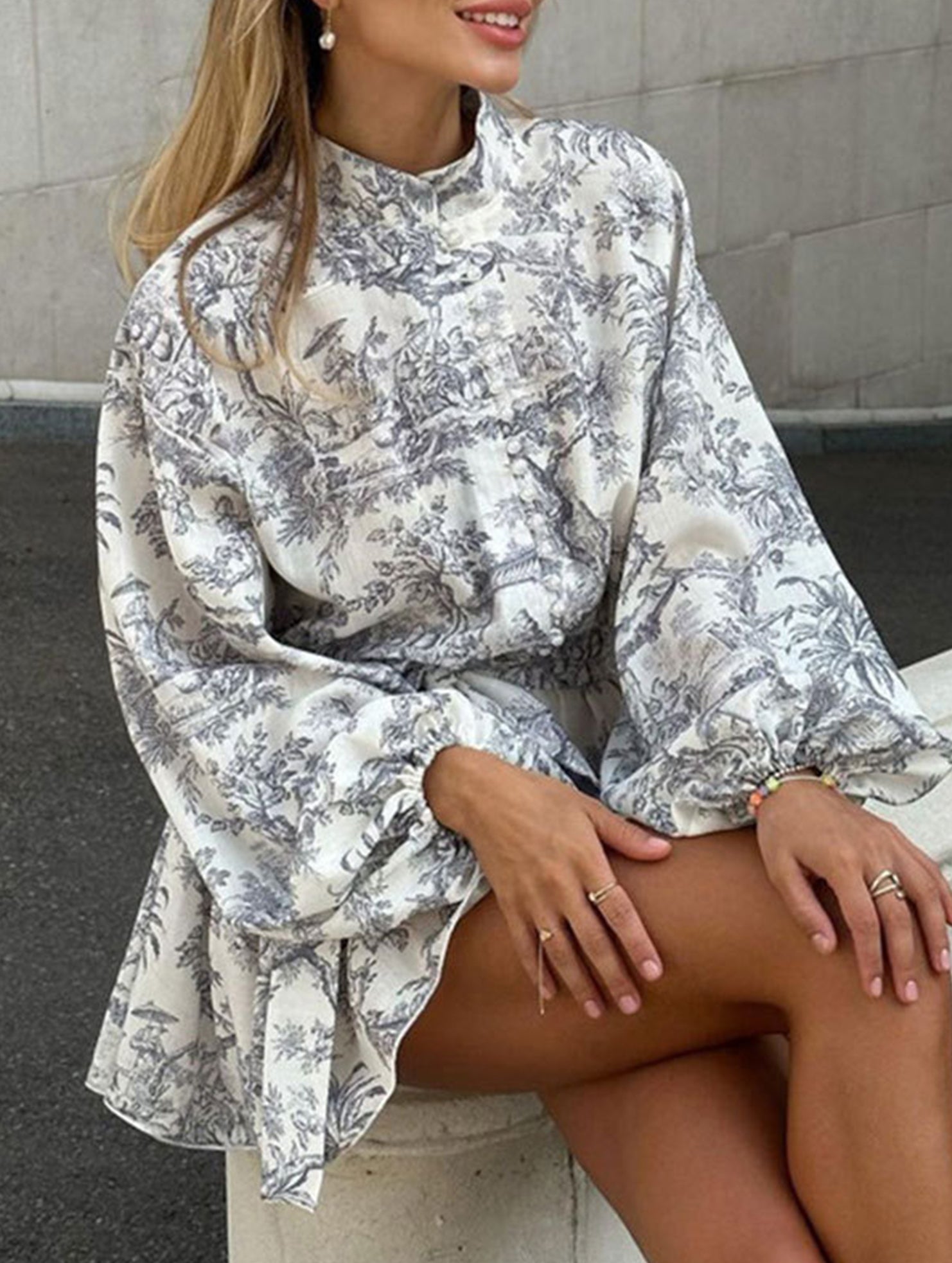 Fashionable long-sleeved tie-print dress
