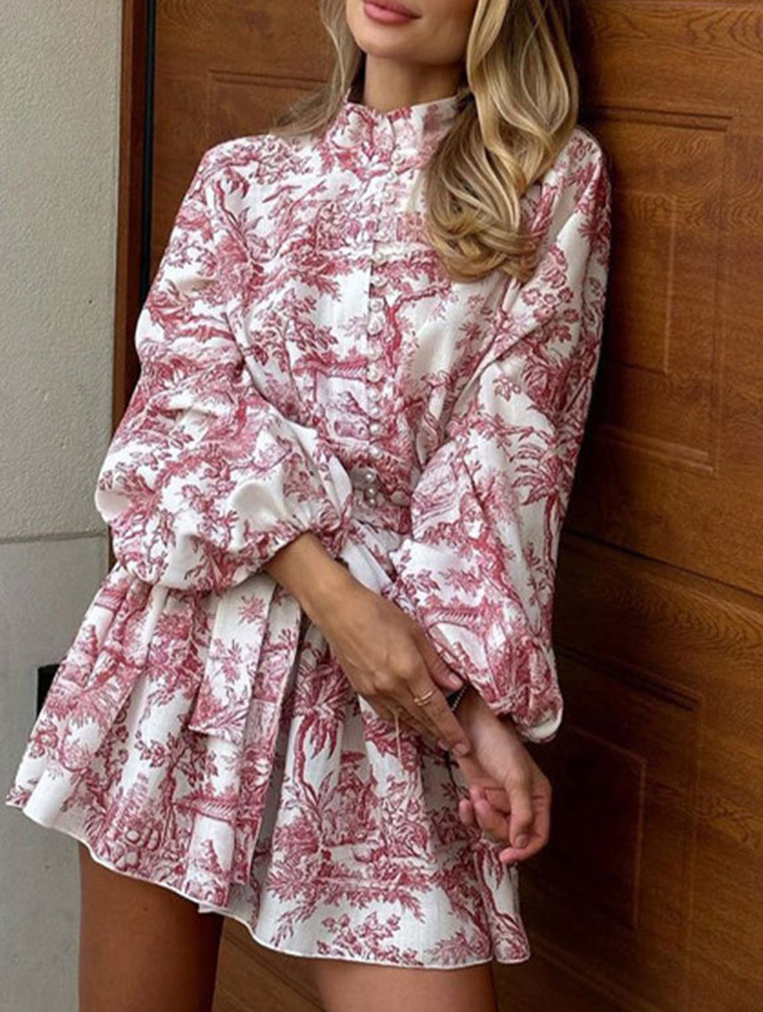 Fashionable long-sleeved tie-print dress