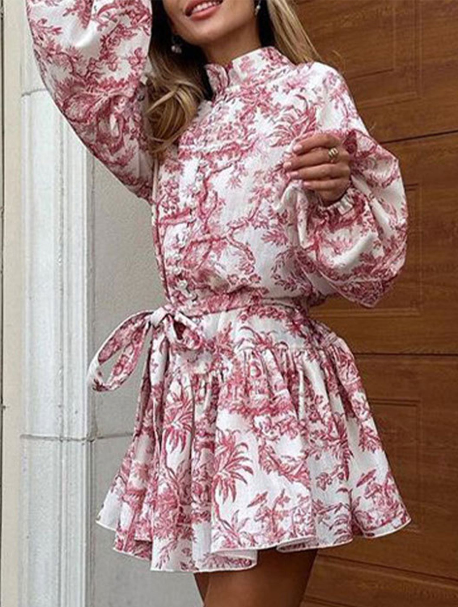 Fashionable long-sleeved tie-print dress