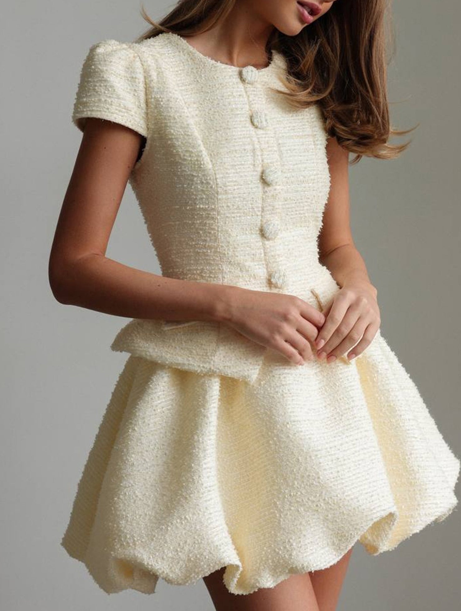 Elegant and dignified cardigan and tulip skirt set