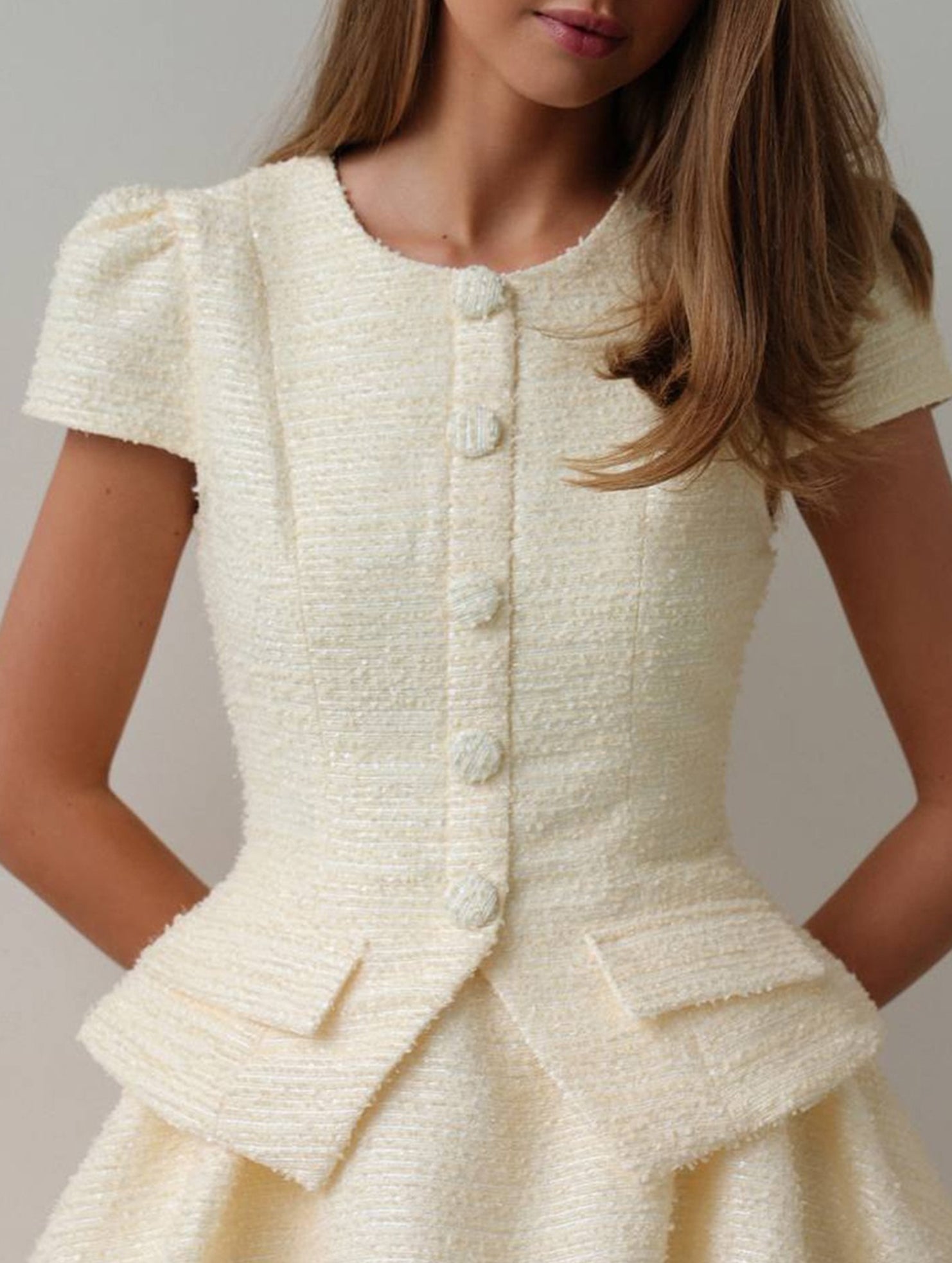 Elegant and dignified cardigan and tulip skirt set