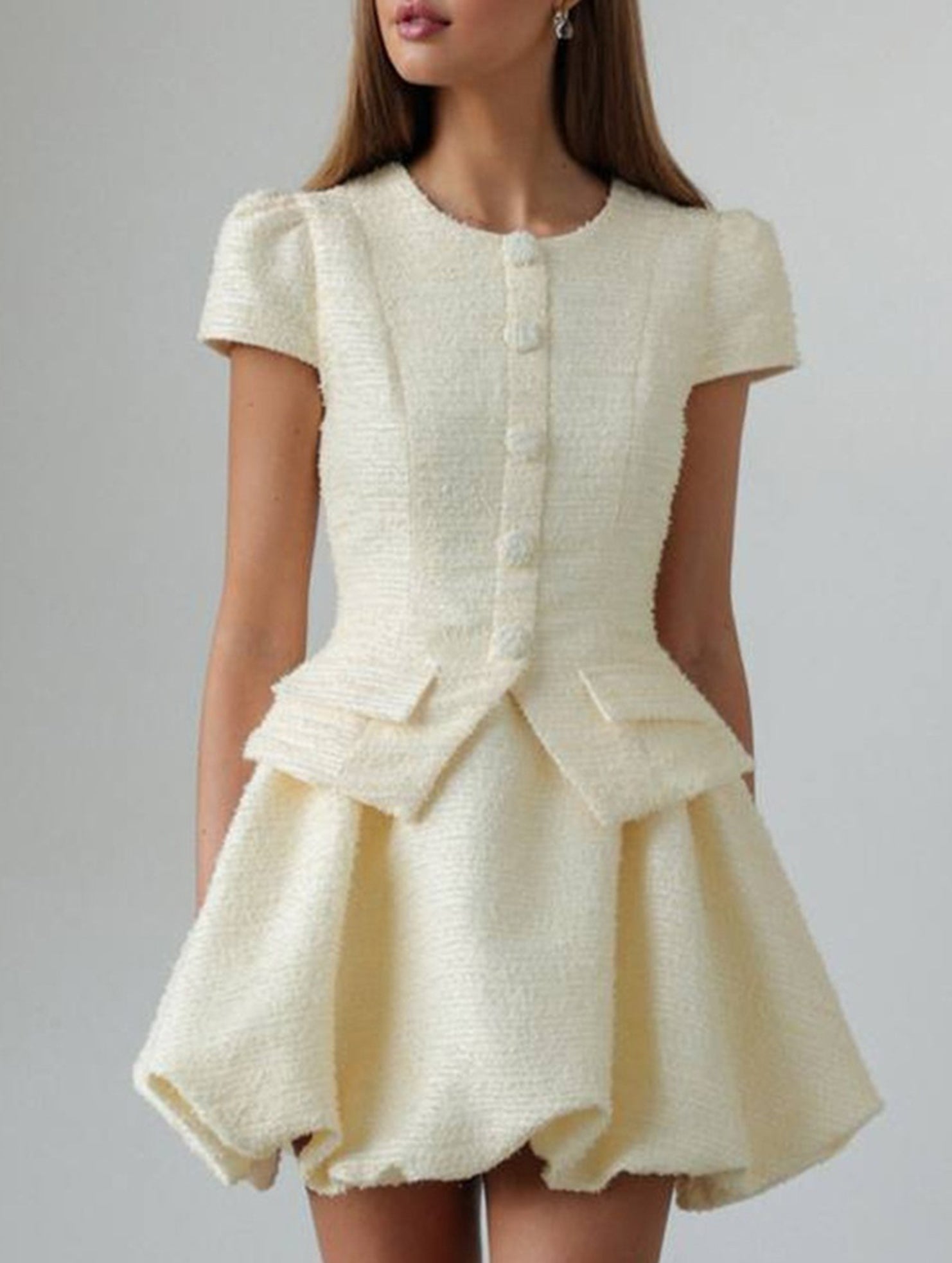 Elegant and dignified cardigan and tulip skirt set