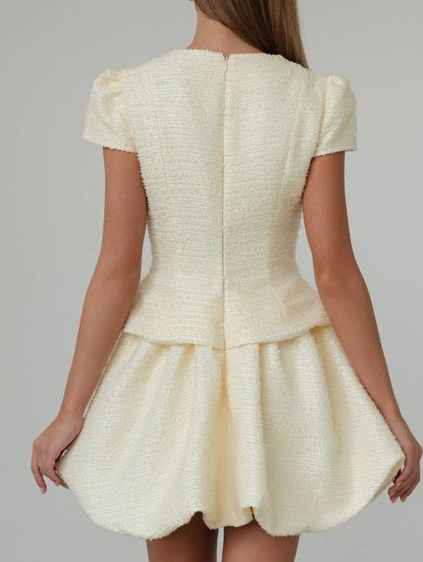 Elegant and dignified cardigan and tulip skirt set