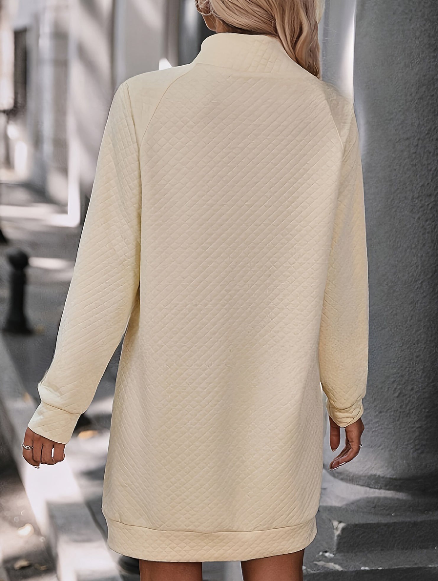 Loose-fitting drop-shoulder hooded sweatshirt