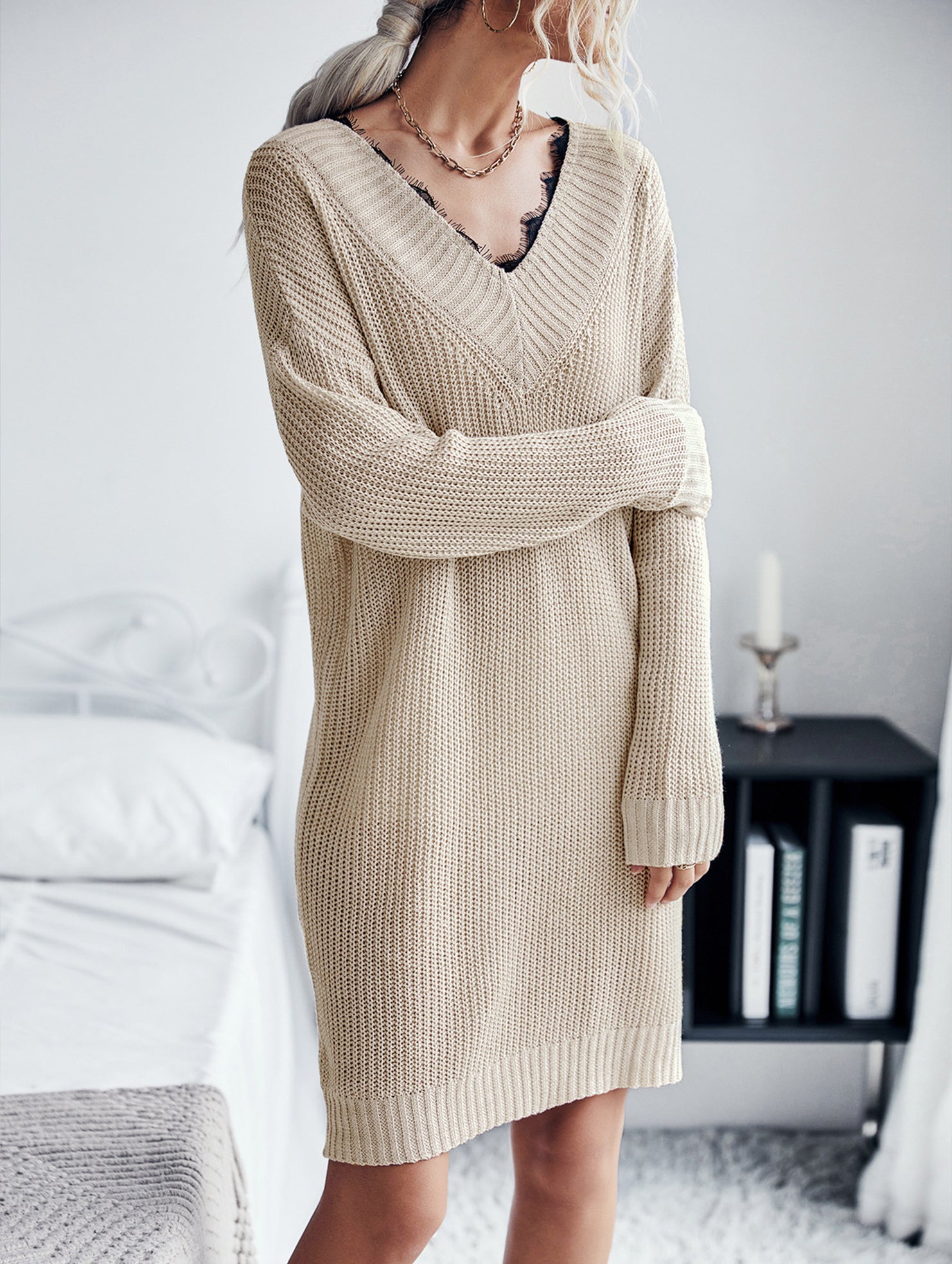 Simple lace V-neck knit dress