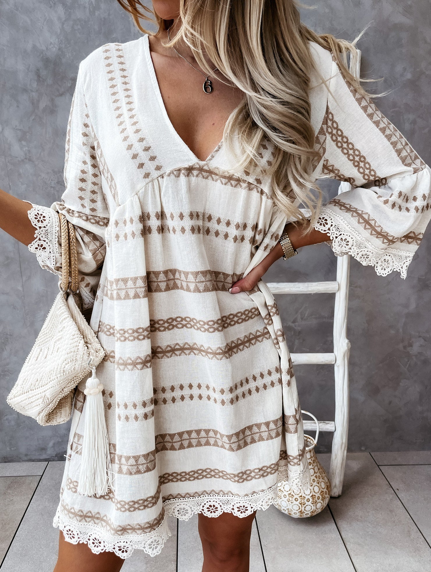New summer dress with lace trim and cuffs