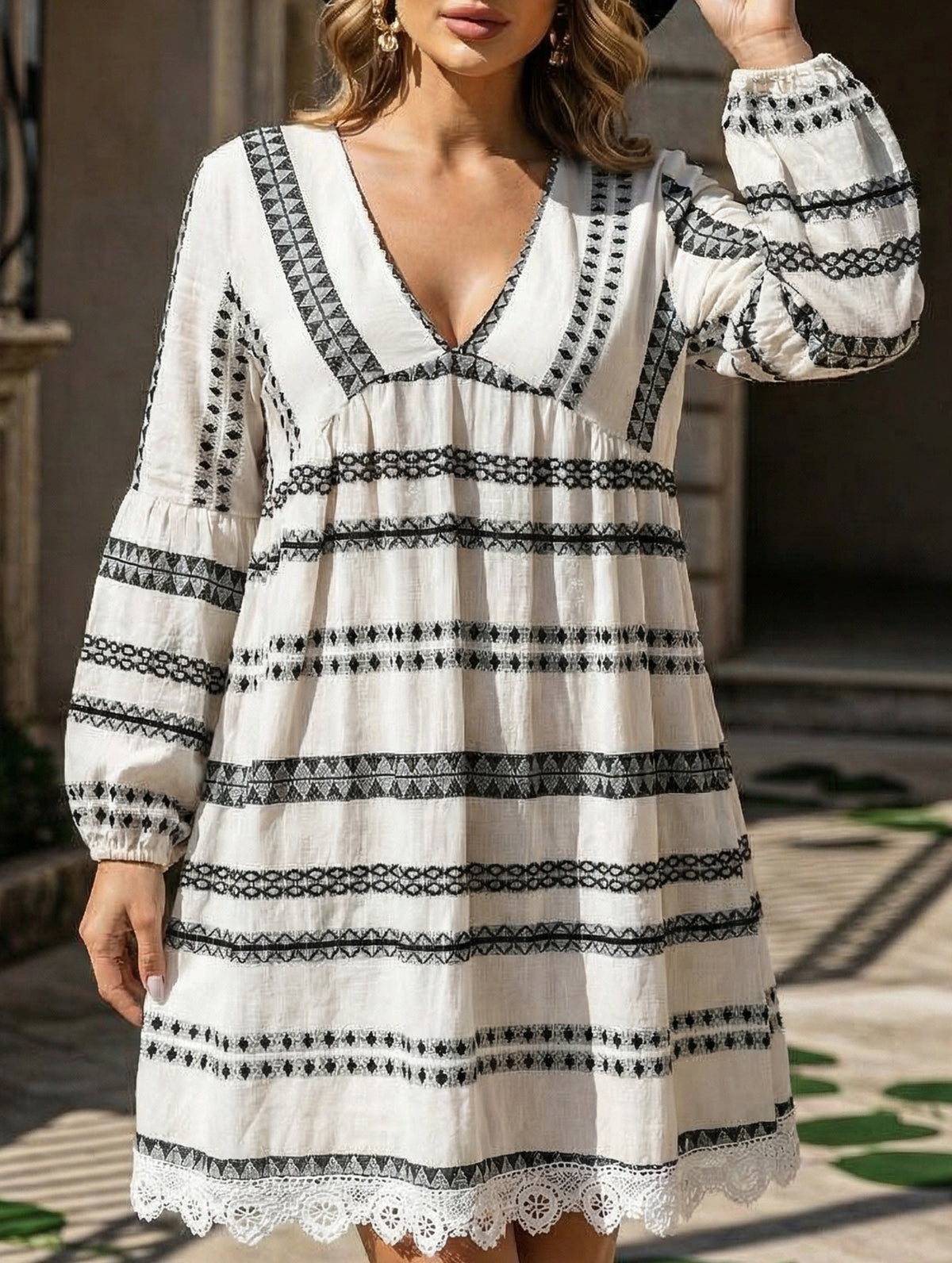 New summer dress with lace trim and cuffs