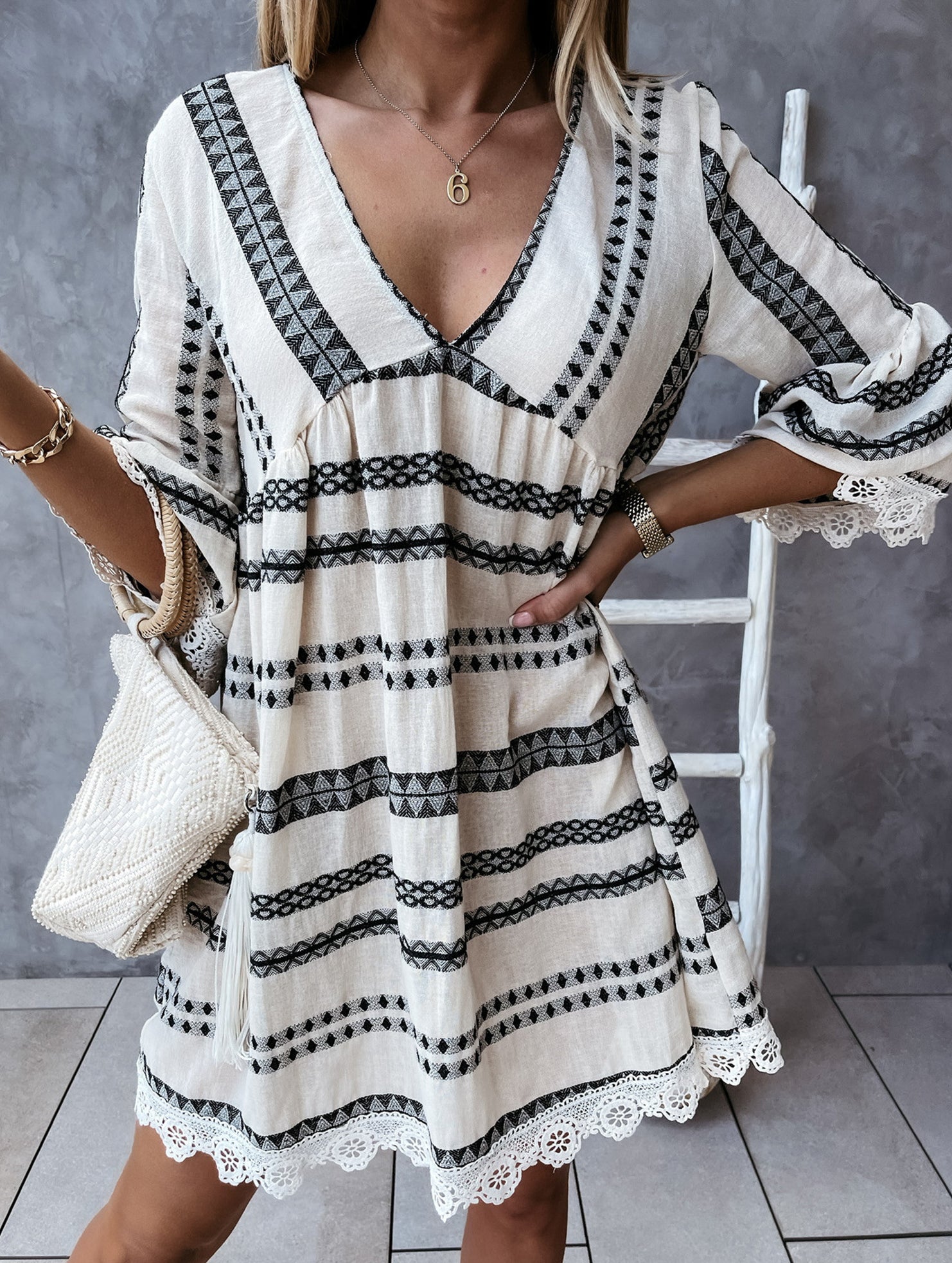 New summer dress with lace trim and cuffs
