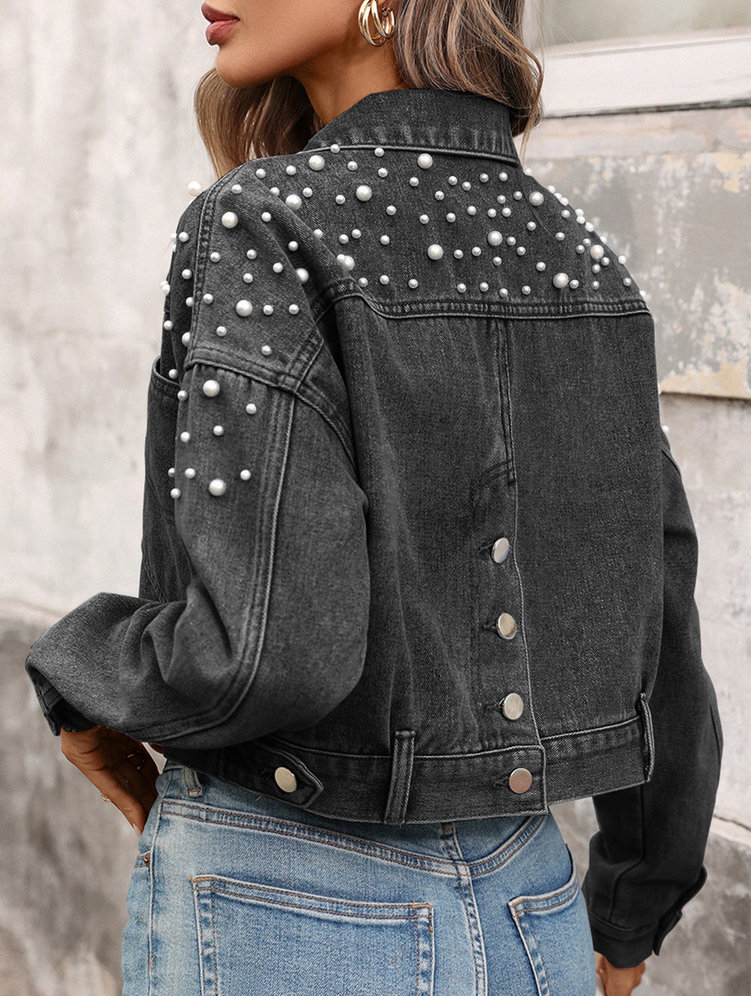 Beaded Loose Fit Cropped Denim Jacket_CWJJ00130