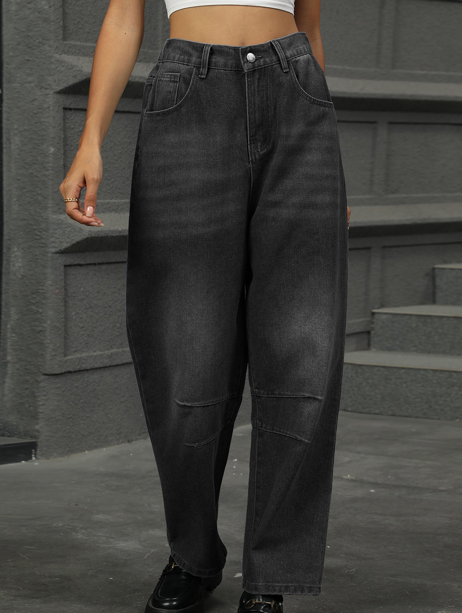 Washed loose-fitting cropped jeans
