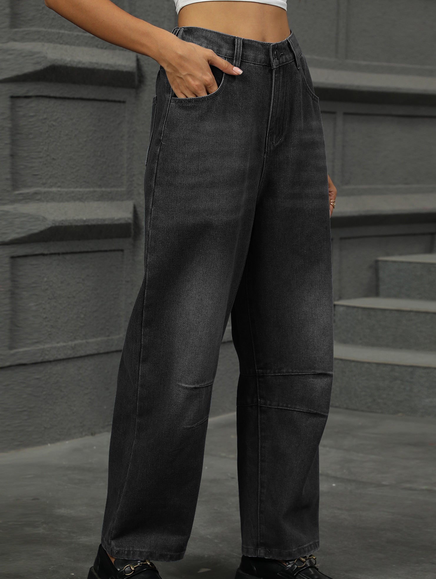 Washed loose-fitting cropped jeans