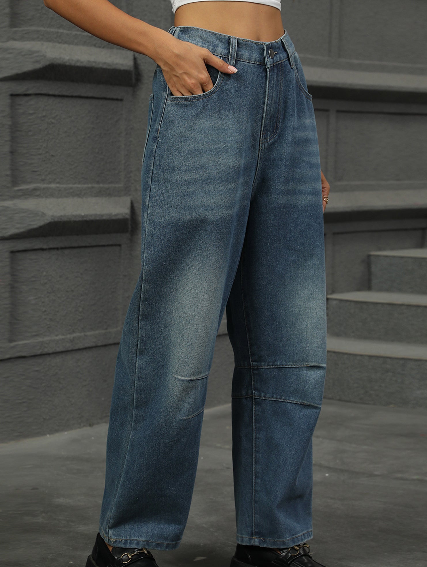 Washed loose-fitting cropped jeans