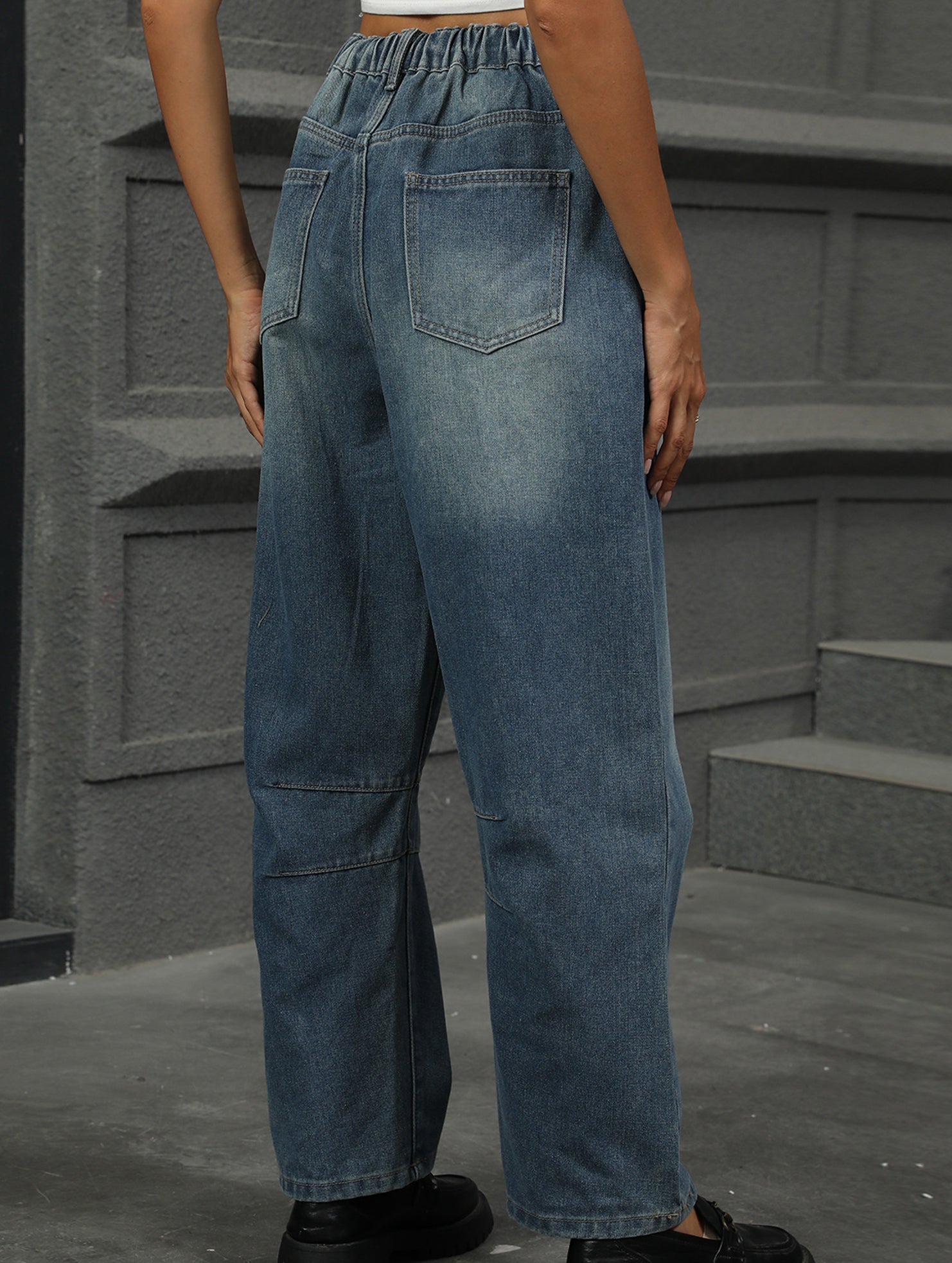 Washed loose-fitting cropped jeans
