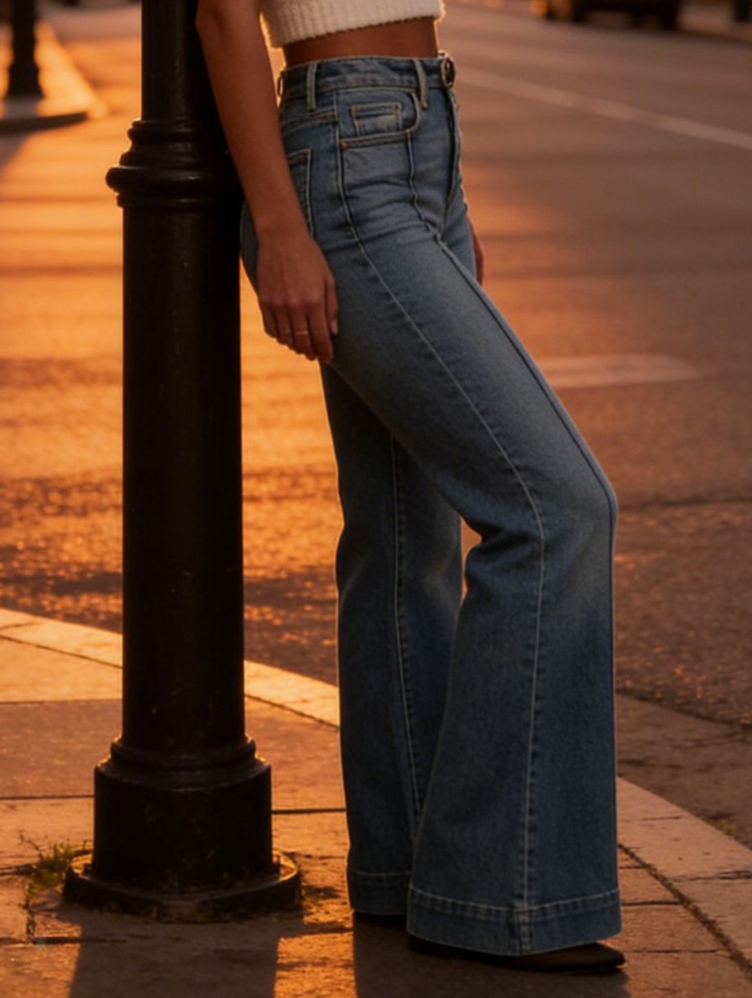 Retro washed high-waisted flared jeans for women_CWJP00866