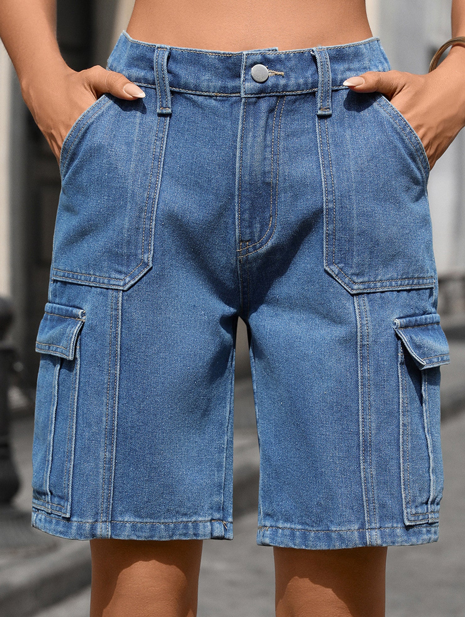 Casual multi-pocket denim shorts for women