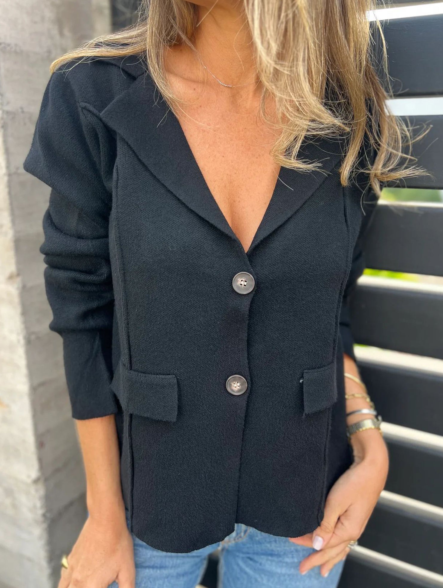 Fashion buttoned slim lapel knitted cardigan