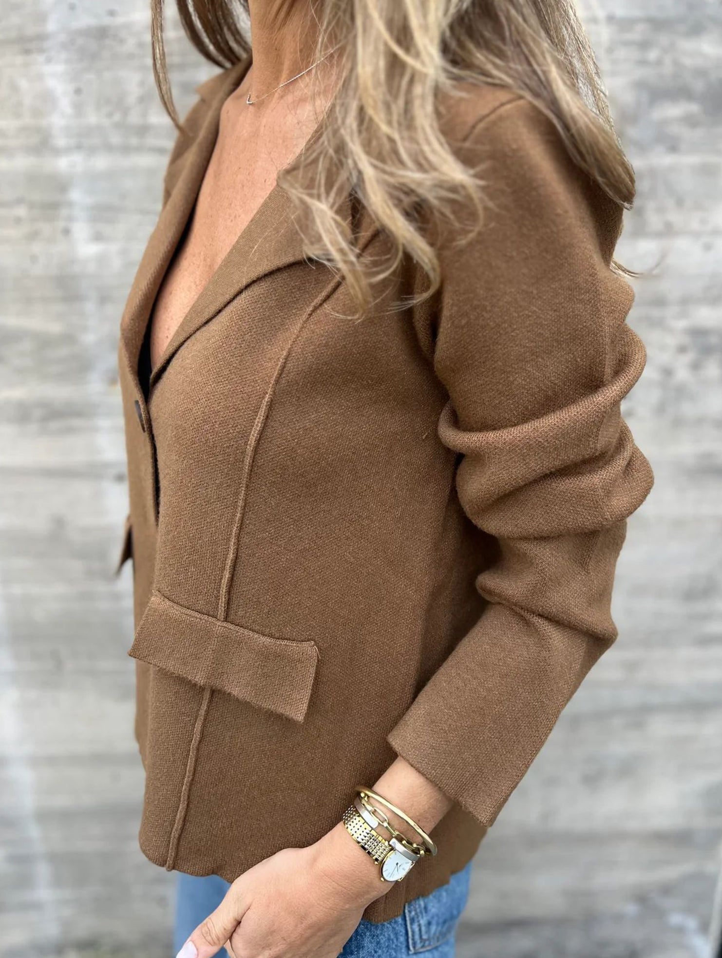 Fashion buttoned slim lapel knitted cardigan