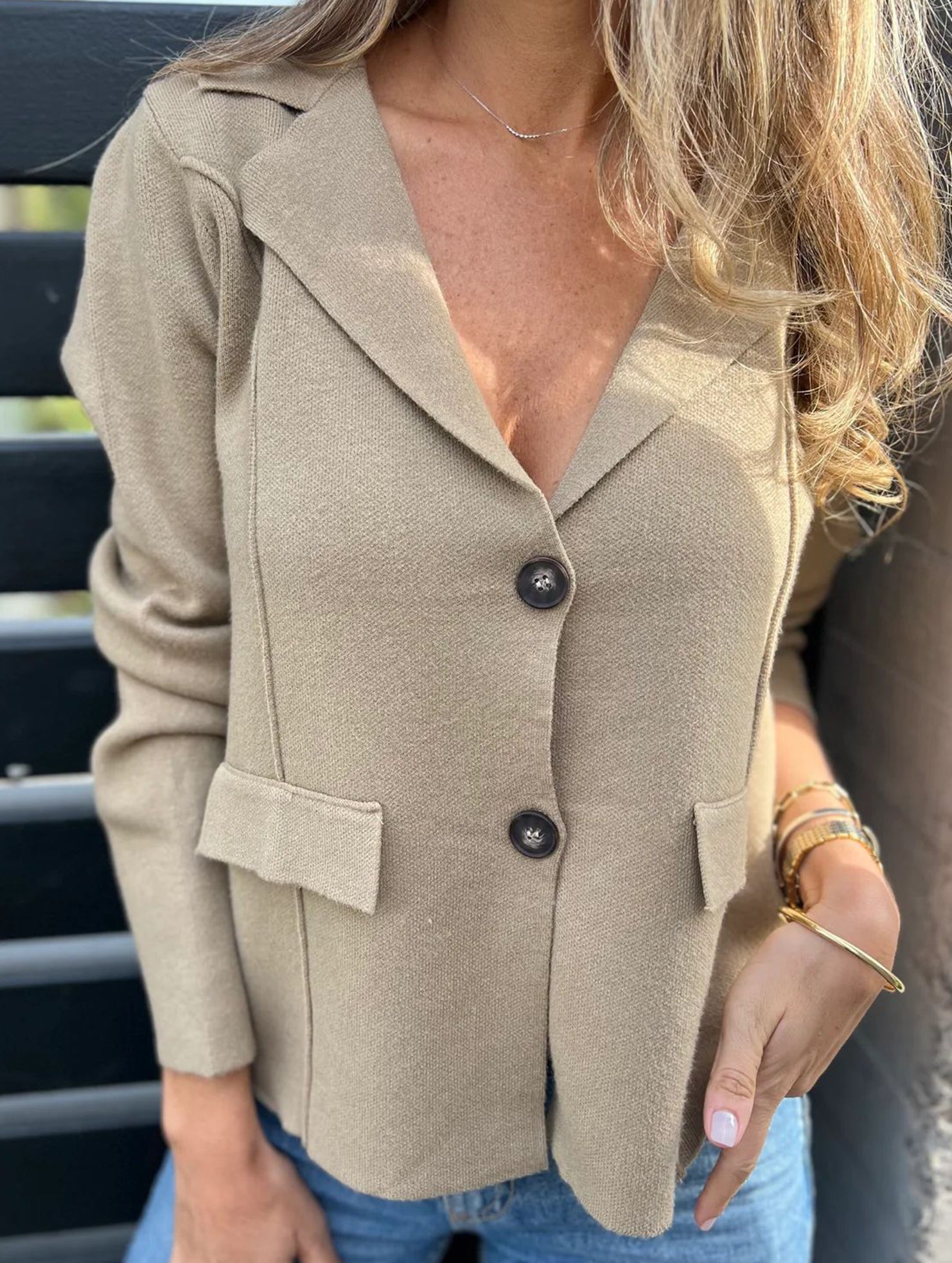 Fashion buttoned slim lapel knitted cardigan