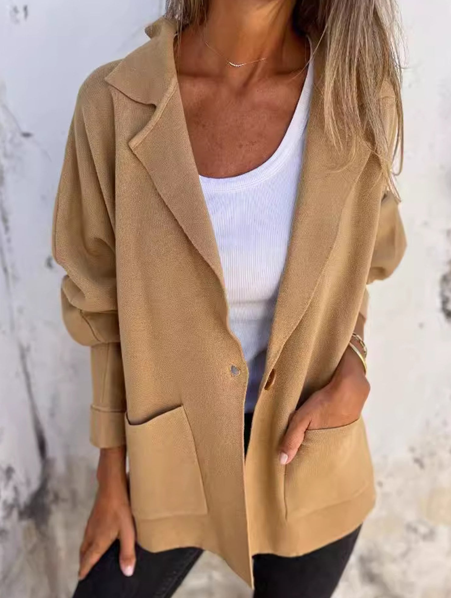 Versatile lapel pocket jacket