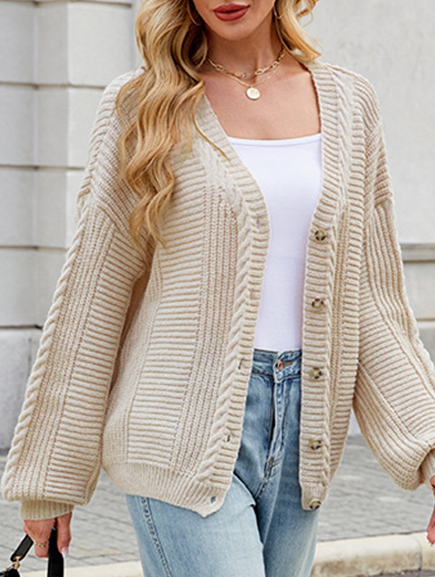 Long-sleeved V-neck cable-knit cardigan