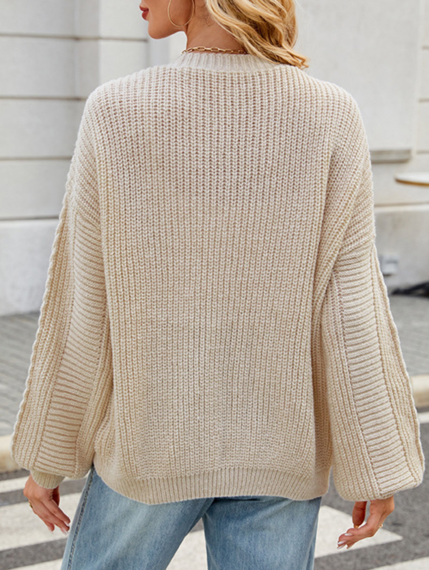Long-sleeved V-neck cable-knit cardigan