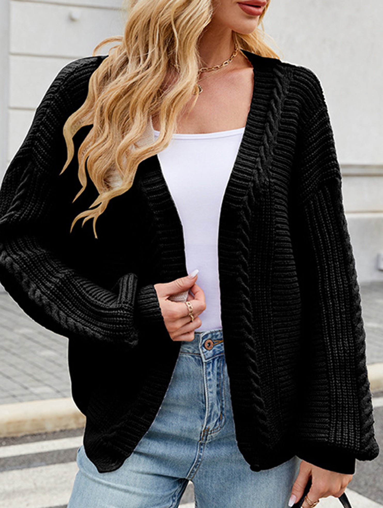 Long-sleeved V-neck cable-knit cardigan