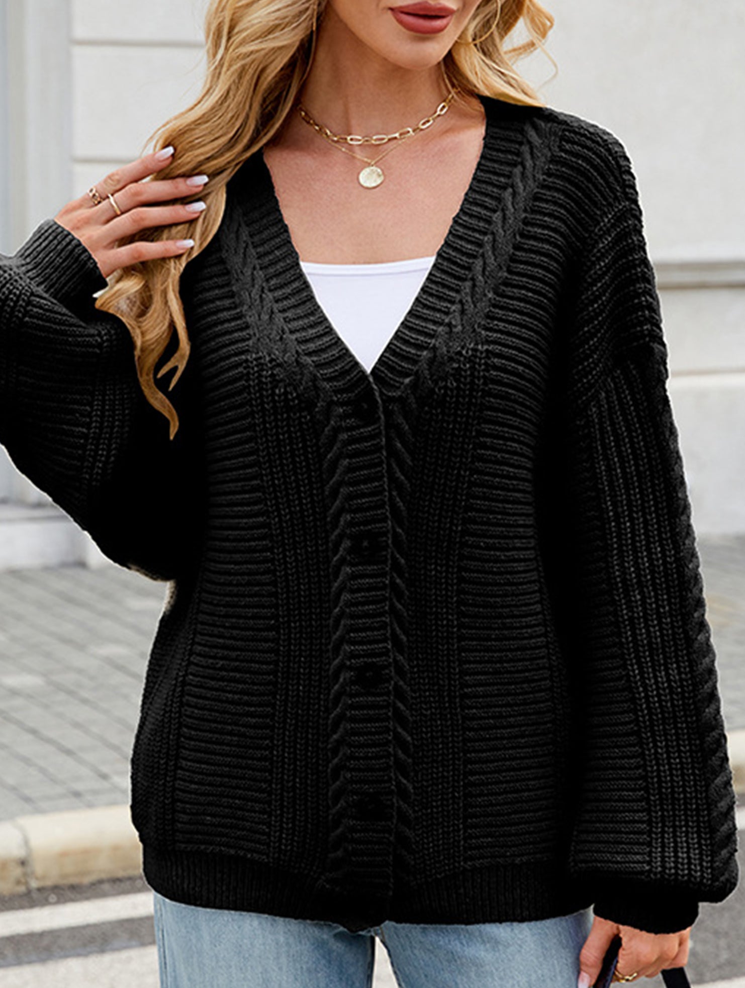 Long-sleeved V-neck cable-knit cardigan