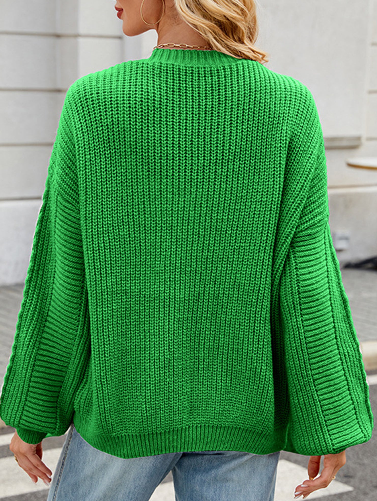 Long-sleeved V-neck cable-knit cardigan