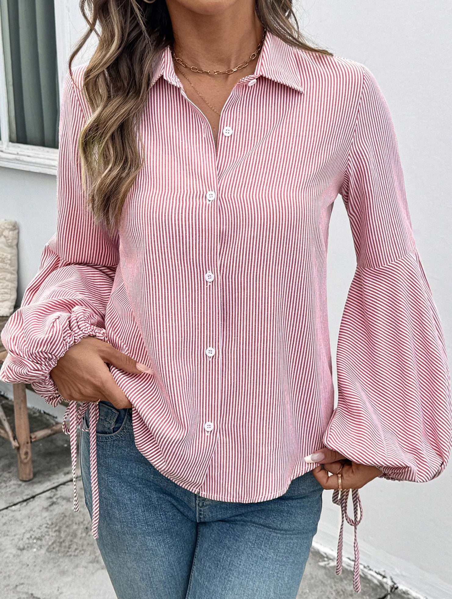 Loose-fitting puff-sleeved collared striped inner shirt