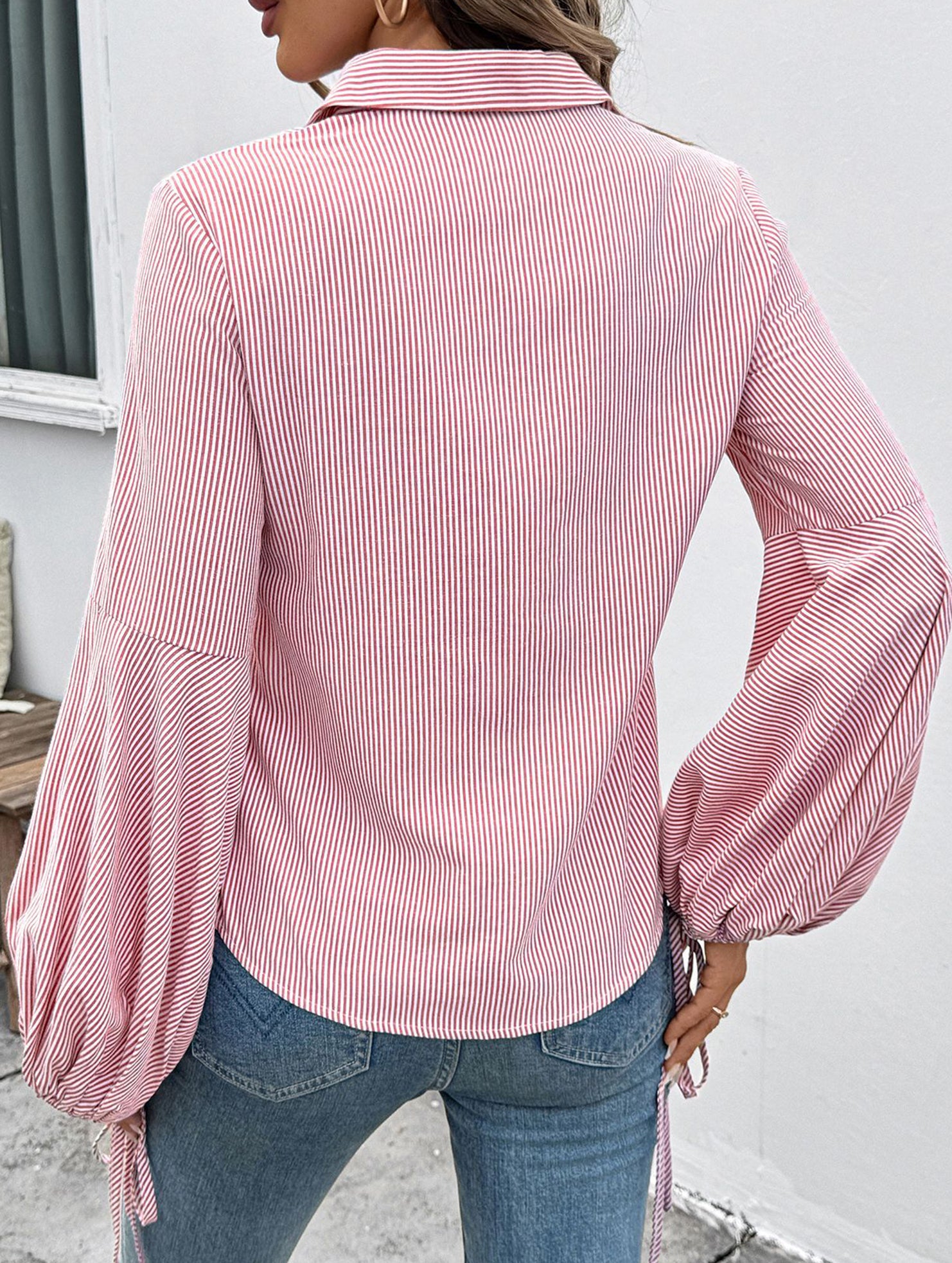 Loose-fitting puff-sleeved collared striped inner shirt