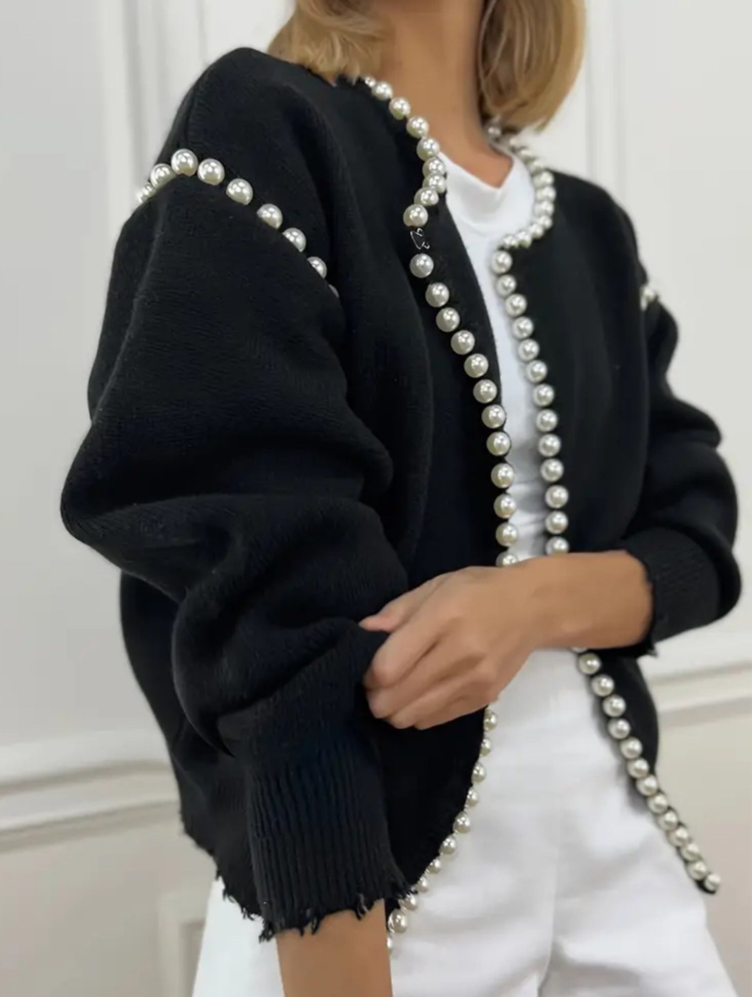 Casual round neck pearl-trimmed knit sweater