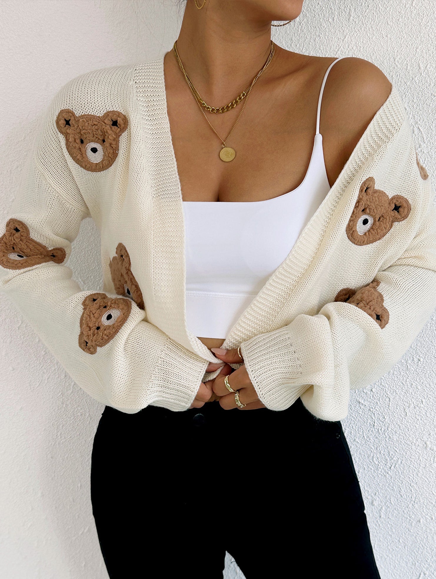 Casual long-sleeved short-length bear knit cardigan