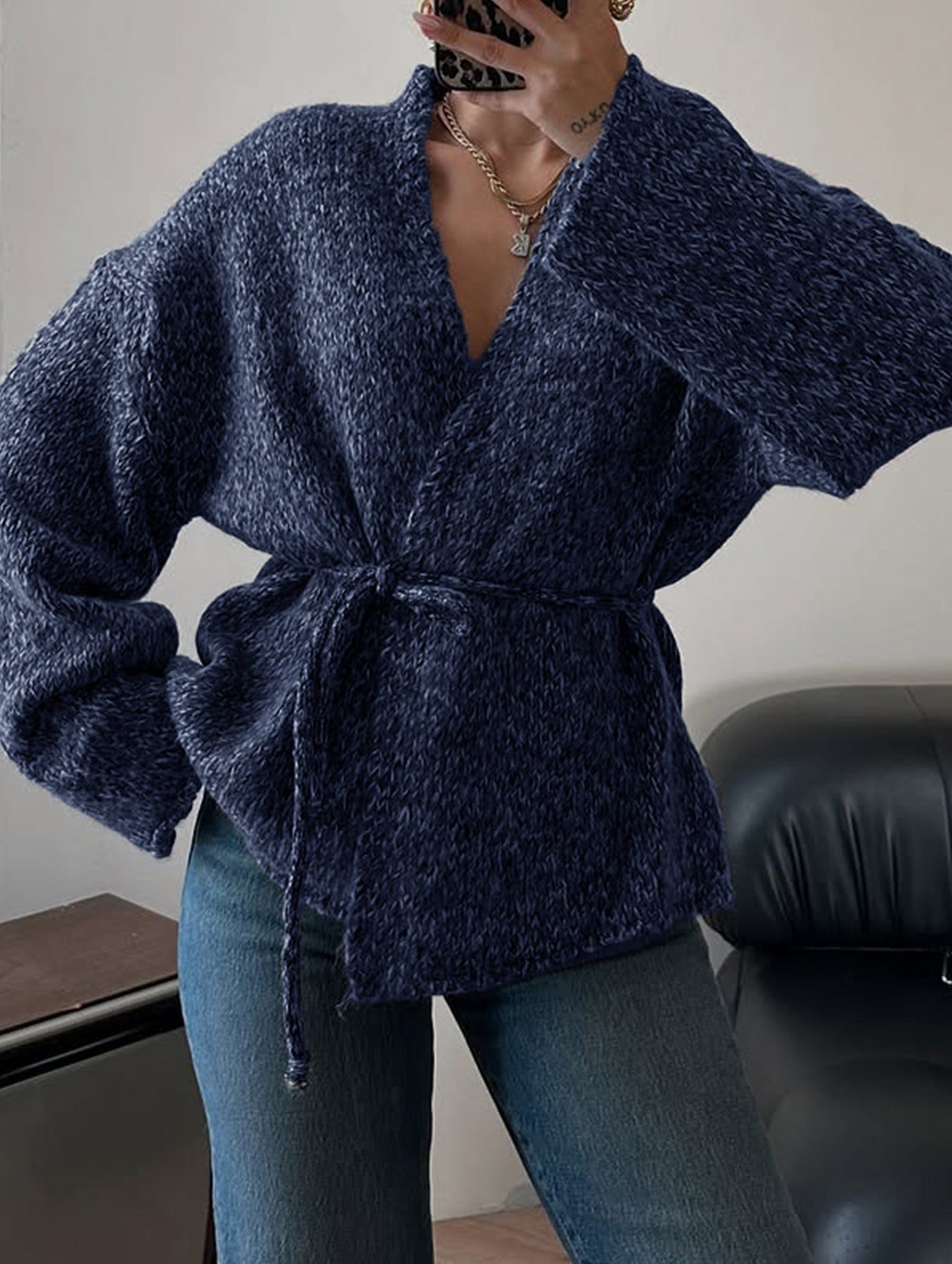 Stylish long-sleeved top and suit set