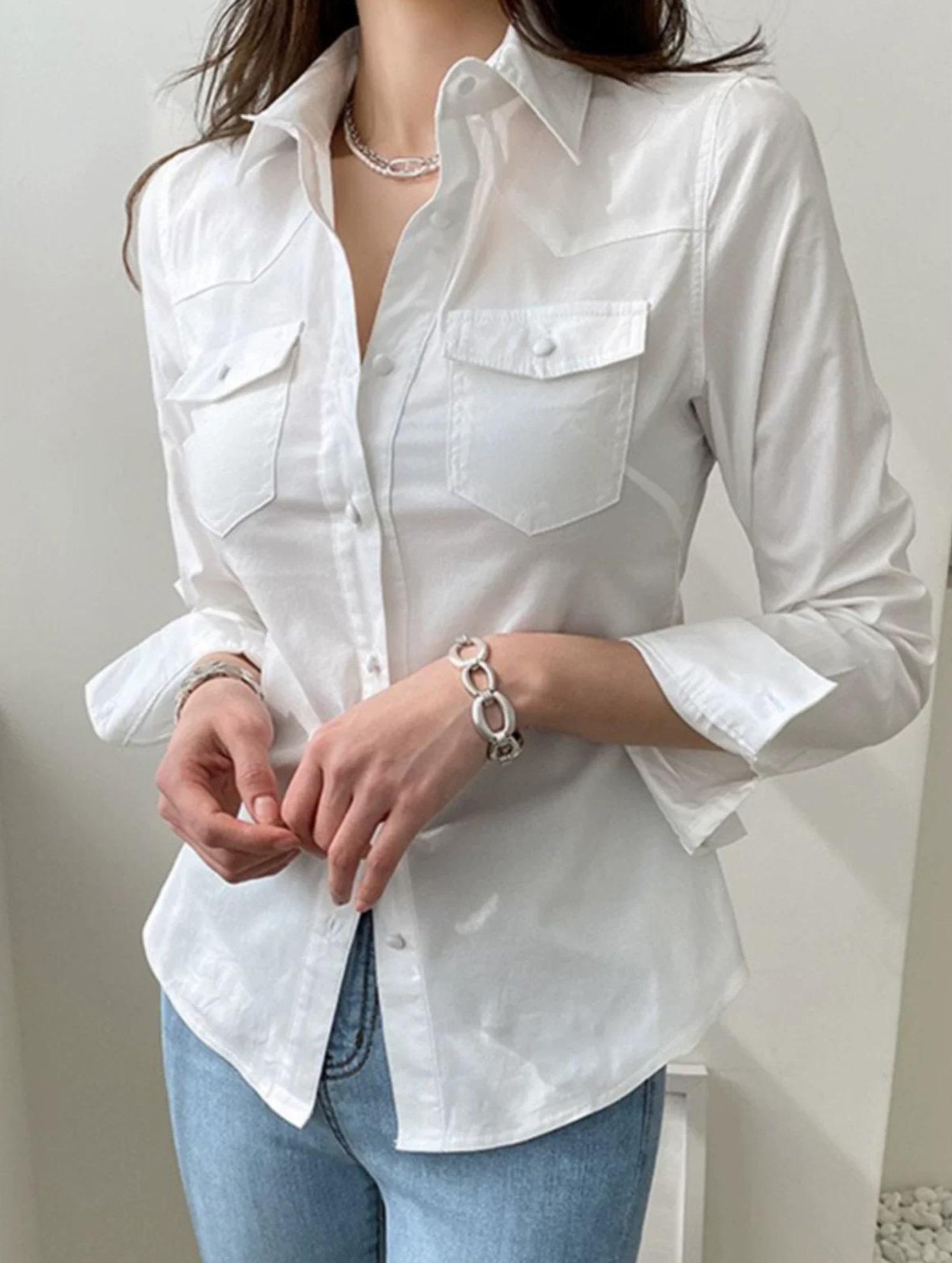 Versatile button-down long-sleeved shirt