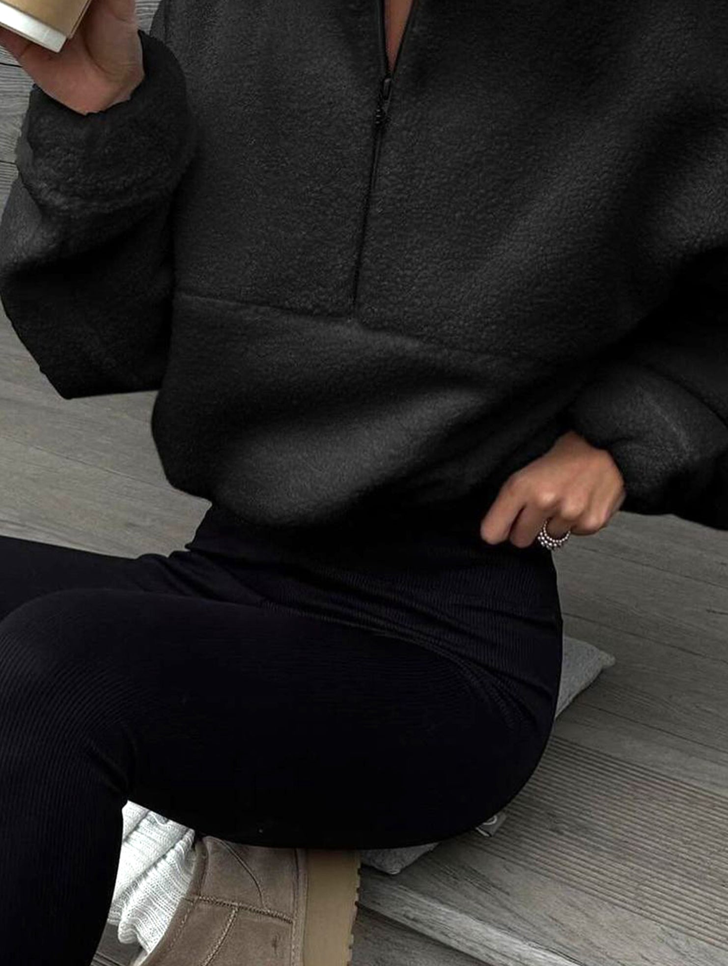 Versatile solid color zip-up collar coat