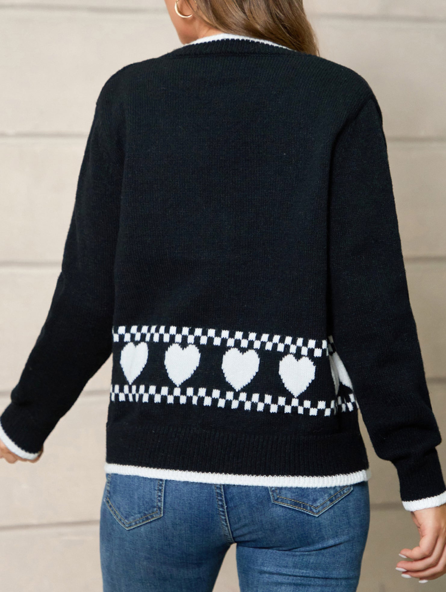 White-trimmed heart-patterned V-neck cardigan
