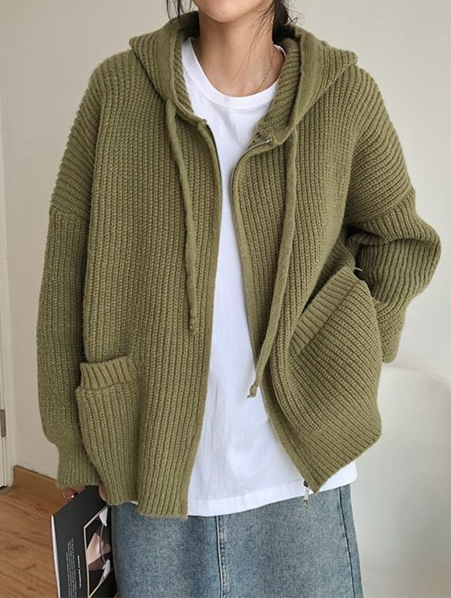 Retro-style relaxed knit cardigan