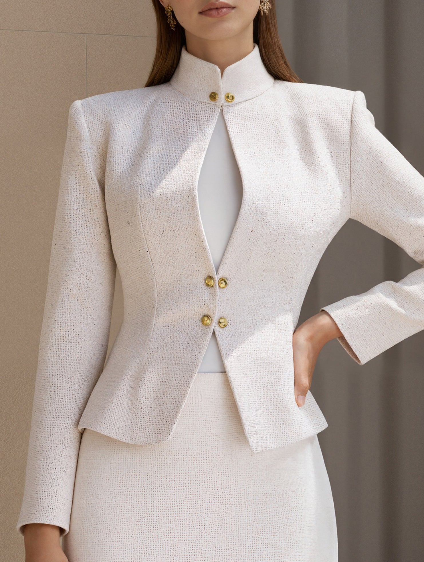 LUXURY-STYLE OFF-WHITE SHORT SUIT