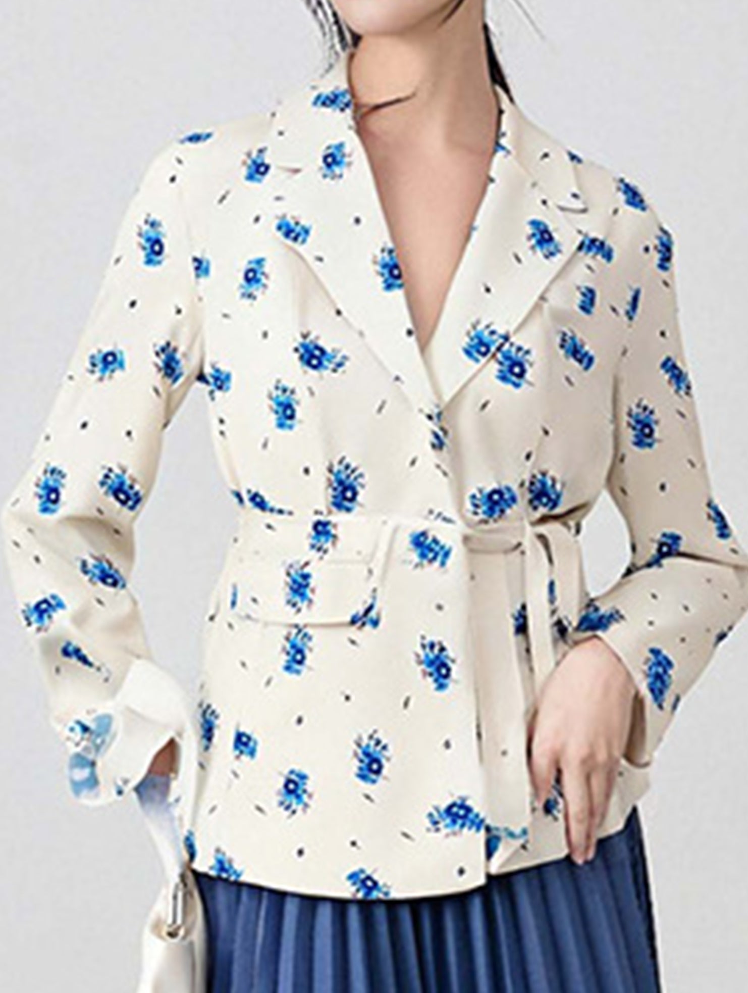 Elegant belted V-neck printed coat for women_CWOCO00755
